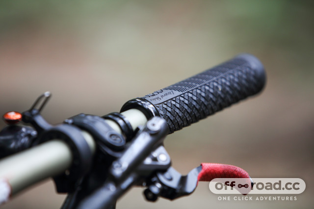 Best mtb trail online grips